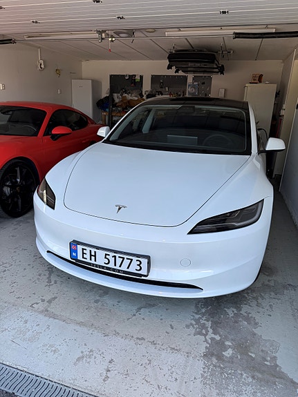Tesla Model 3 9 of 9