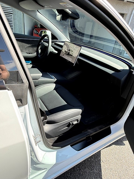 Tesla Model 3 7 of 9