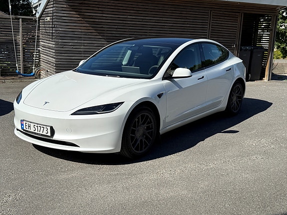 Tesla Model 3 2 of 9