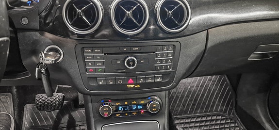 Mercedes-Benz B250 e 14 of 22