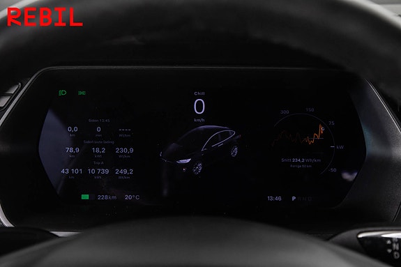 Tesla Model X 16 of 30