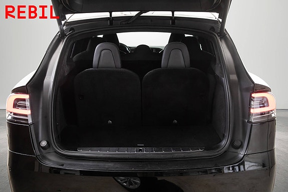 Tesla Model X 27 of 30