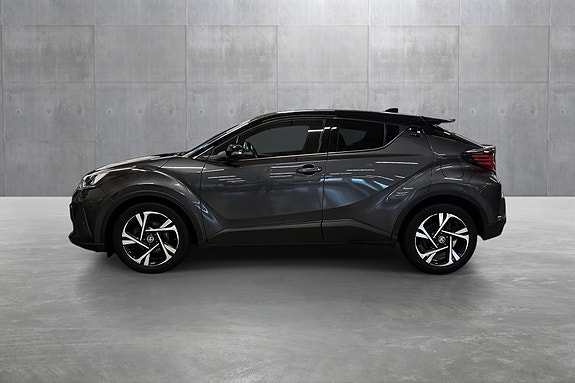 Toyota C-HR 2 of 30