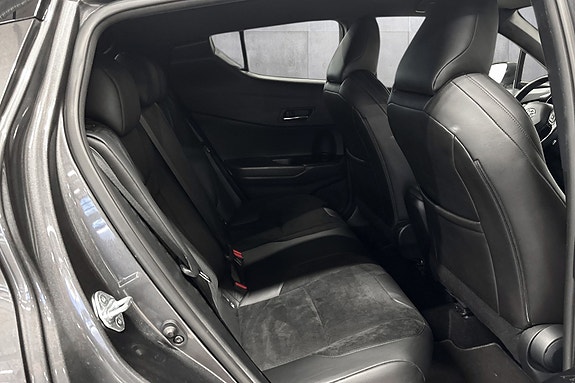 Toyota C-HR 16 of 30