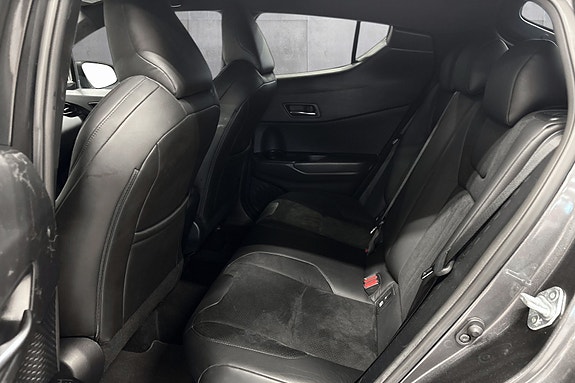 Toyota C-HR 17 of 30
