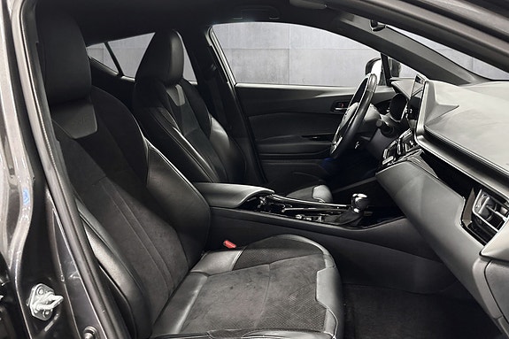 Toyota C-HR 15 of 30