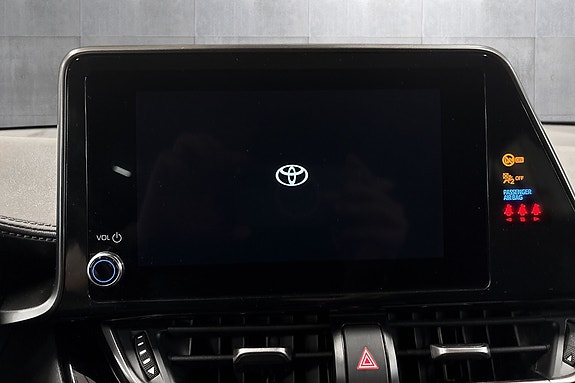 Toyota C-HR 12 of 30
