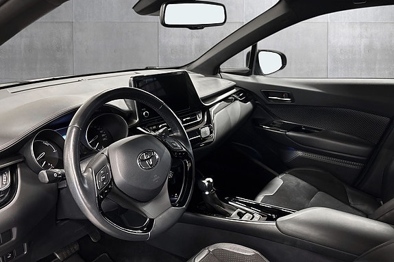 Toyota C-HR 10 of 30