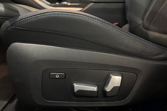 BMW i4 28 of 30