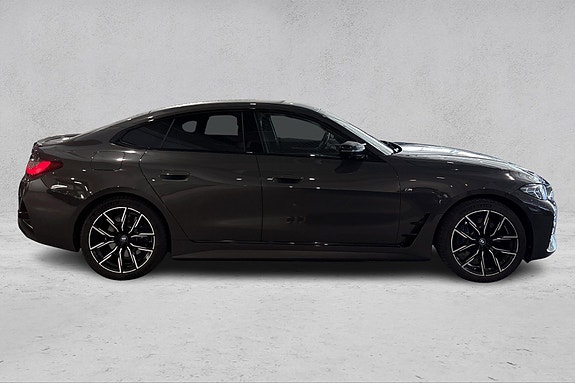 BMW i4 6 of 30