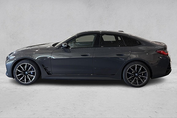 BMW i4 2 of 30