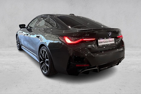 BMW i4 3 of 30