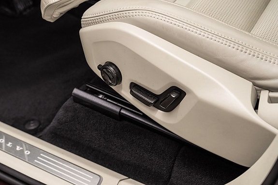 Volvo XC90 13 of 30