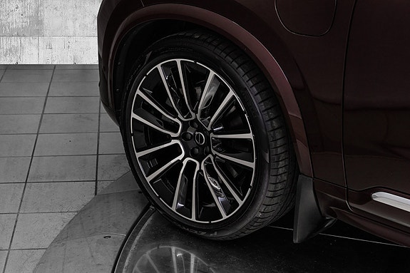 Volvo XC90 10 of 30