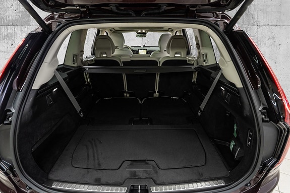 Volvo XC90 26 of 30