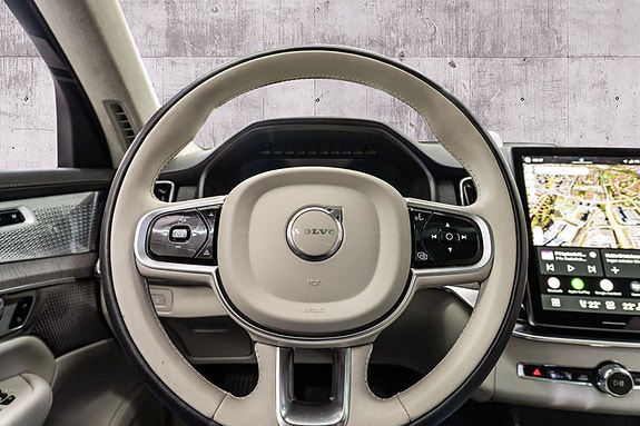 Volvo XC90 17 of 30