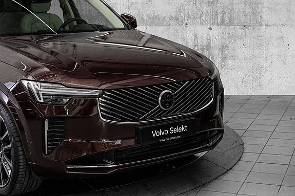 Volvo XC90 3 of 30