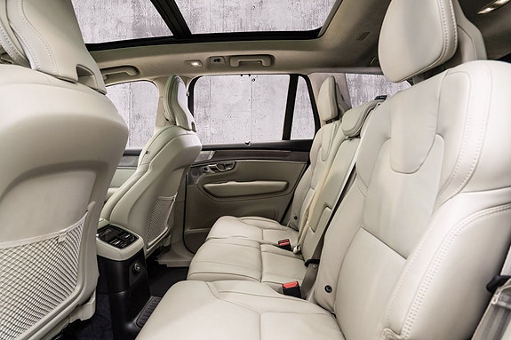 Volvo XC90 14 of 30