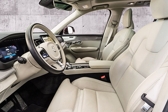 Volvo XC90 11 of 30