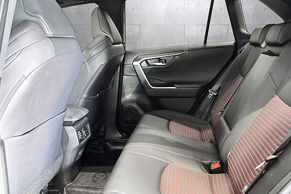 Toyota RAV4 Plug-in Hybrid 17 of 30