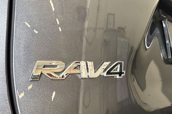 Toyota RAV4 Plug-in Hybrid 23 of 30