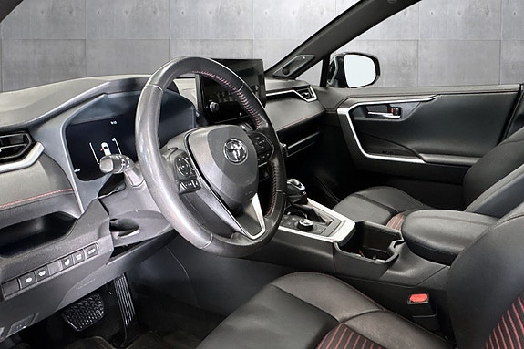Toyota RAV4 Plug-in Hybrid 11 of 30