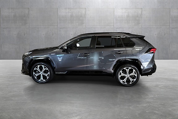 Toyota RAV4 Plug-in Hybrid 2 of 30