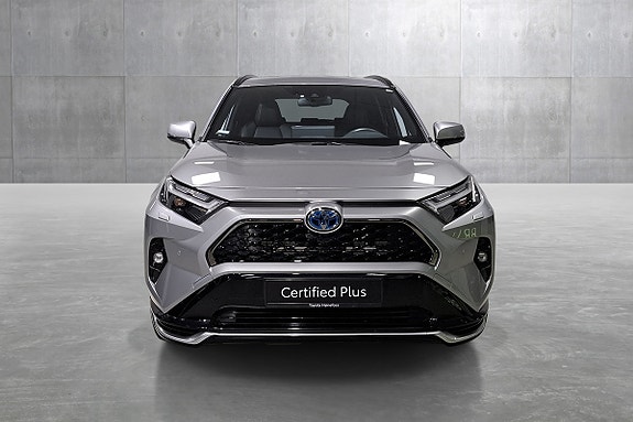 Toyota RAV4 Plug-in Hybrid 8 of 28