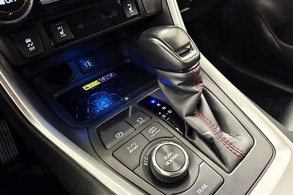 Toyota RAV4 Plug-in Hybrid 18 of 28