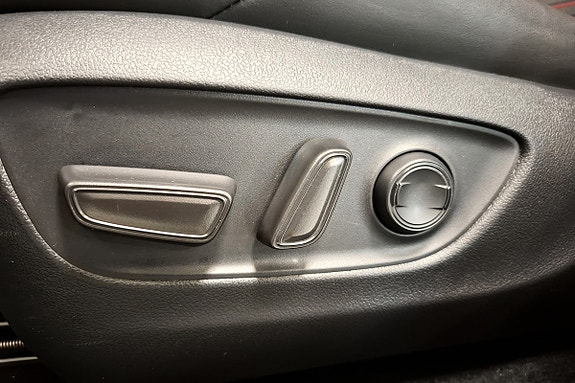 Toyota RAV4 Plug-in Hybrid 28 of 28