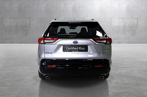 Toyota RAV4 Plug-in Hybrid 4 of 28
