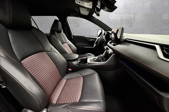 Toyota RAV4 Plug-in Hybrid 27 of 28