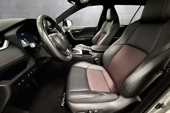Toyota RAV4 Plug-in Hybrid 24 of 28