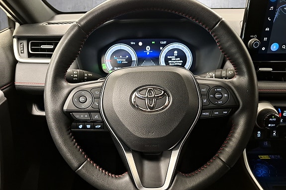 Toyota RAV4 Plug-in Hybrid 11 of 28