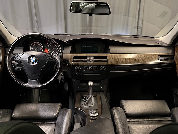 BMW 520i 25 of 30