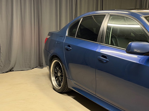 BMW 520i 11 of 30