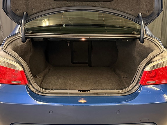 BMW 520i 16 of 30