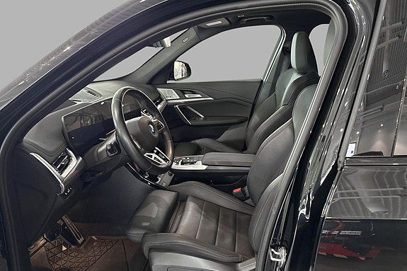 BMW iX1 11 of 30