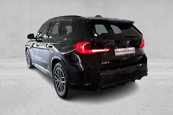 BMW iX1 3 of 30
