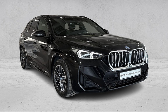 BMW iX1 7 of 30