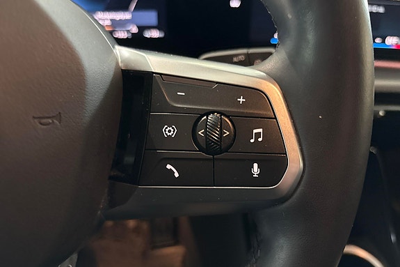 BMW iX1 24 of 30