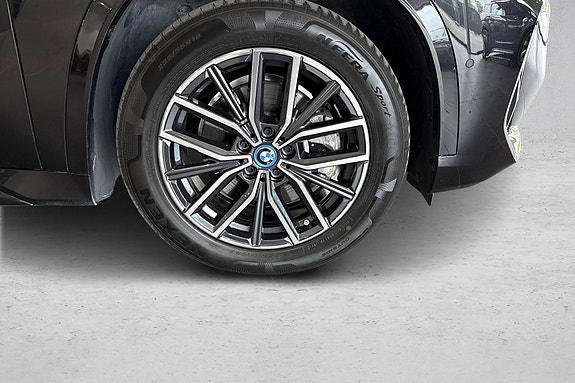 BMW iX1 20 of 30