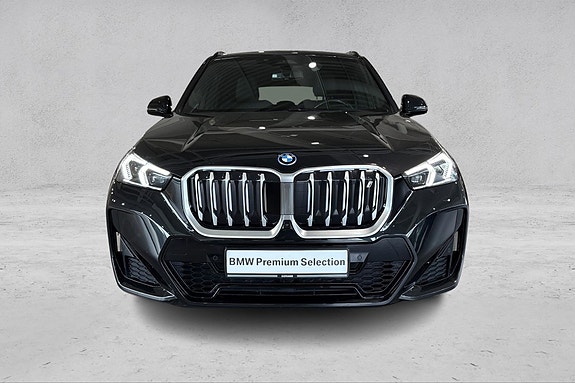 BMW iX1 8 of 30
