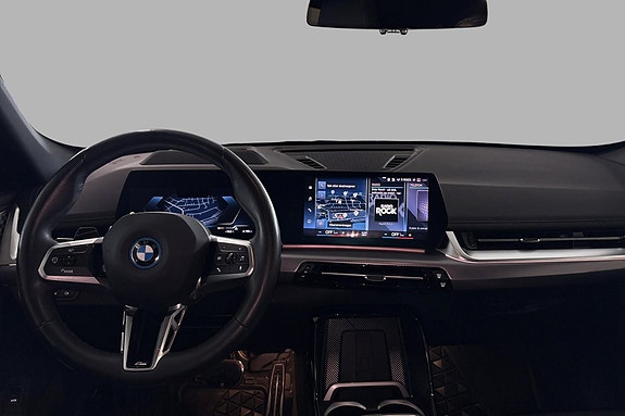 BMW iX1 10 of 30
