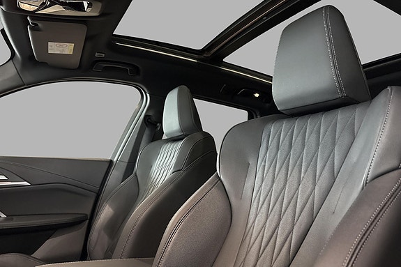 BMW iX1 27 of 30