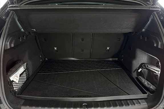 BMW iX1 18 of 30