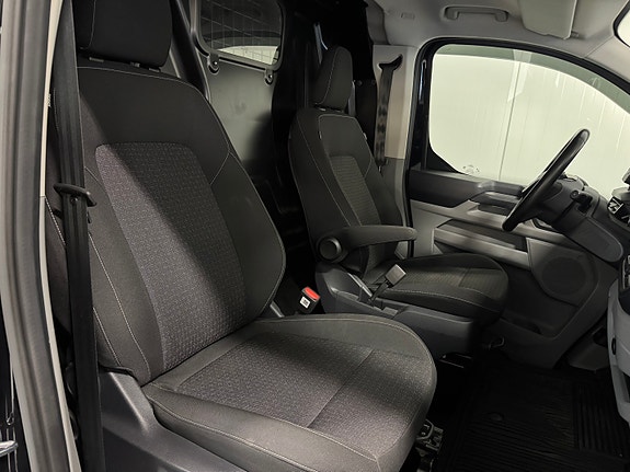 Ford Transit Custom 320L 28 of 30