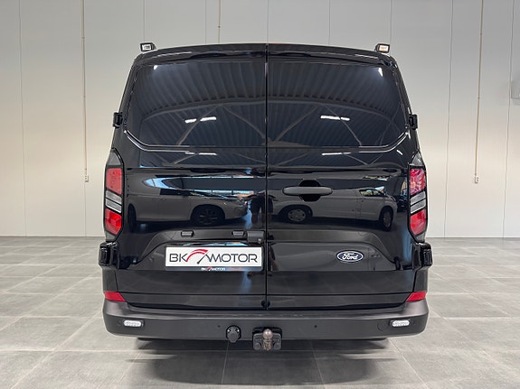 Ford Transit Custom 320L 14 of 30