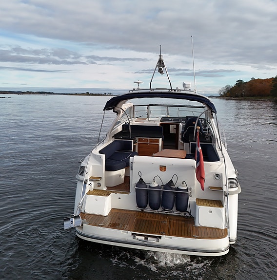 2008 Marex 350 Cabriolet Cruiser - Volvo Penta D6-370 4 of 27