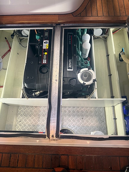 2008 Marex 350 Cabriolet Cruiser - Volvo Penta D6-370 23 of 27